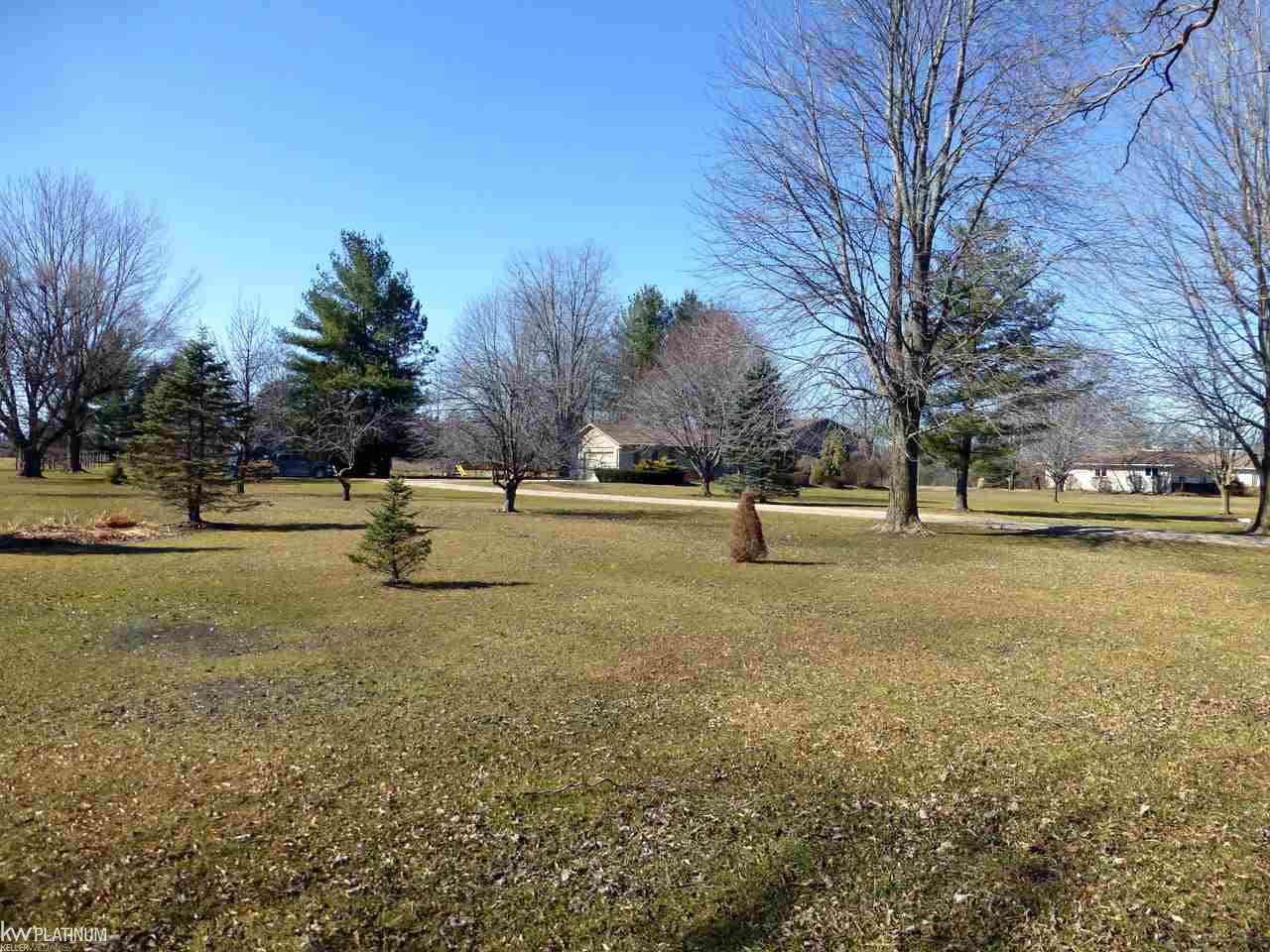 1928 Stoddard Road Richmond, MI 48062 - Photo 29 of 48 31341028-28.JPG