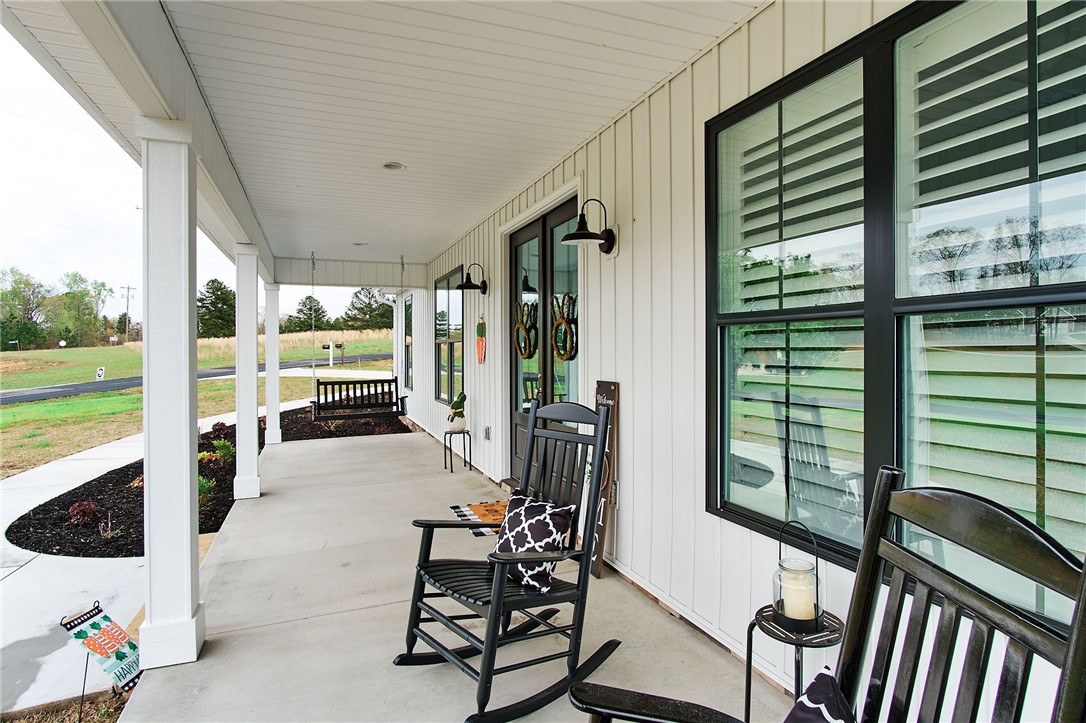 205 Nellie Road Walhalla, SC 29691 - Photo 4 of 48