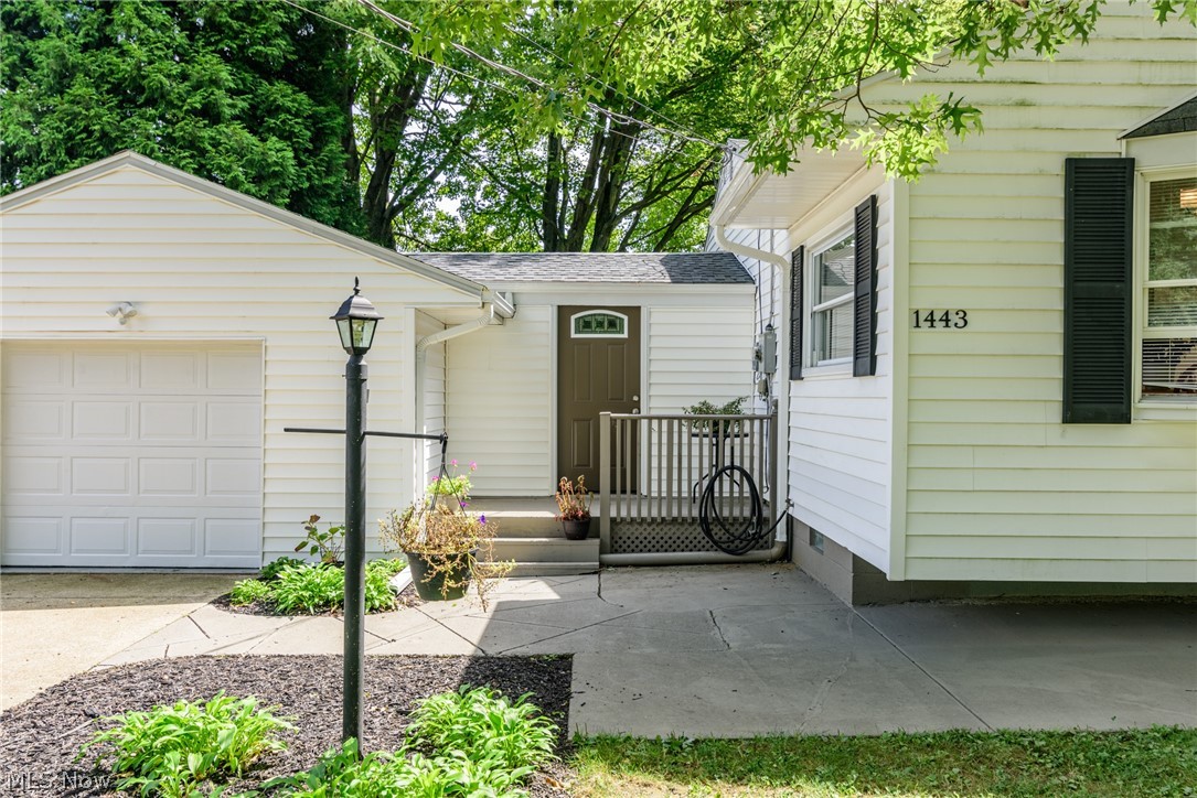 1443 Raleigh Boulevard Akron, OH 44321 - Photo 3 of 29 Gallery Image 3