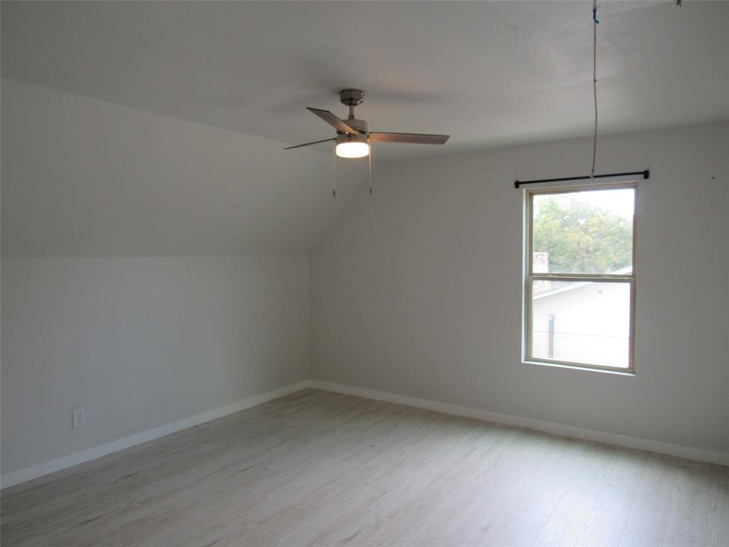 321 Crescent Drive Hewitt, TX 76643 - Photo 13 of 21 an empty room with a window and ceiling fan