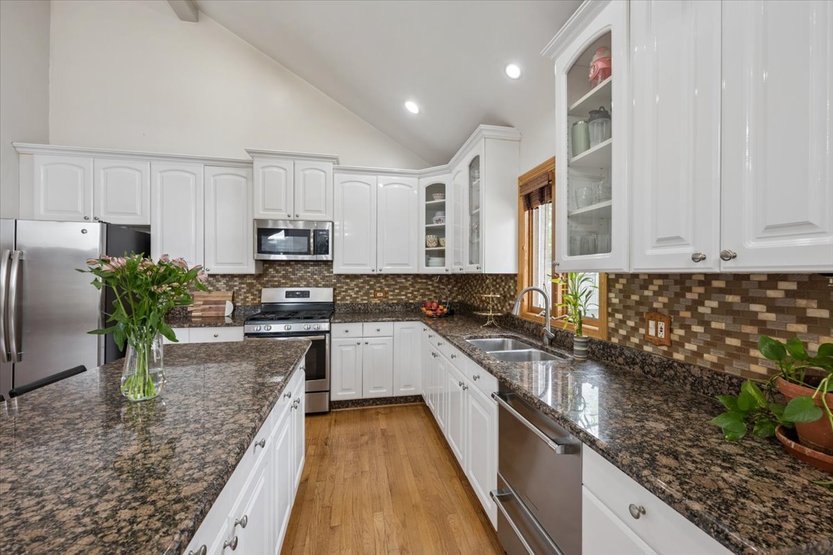 8317 Ballard Road Niles, IL 60714 - Photo 8 of 30