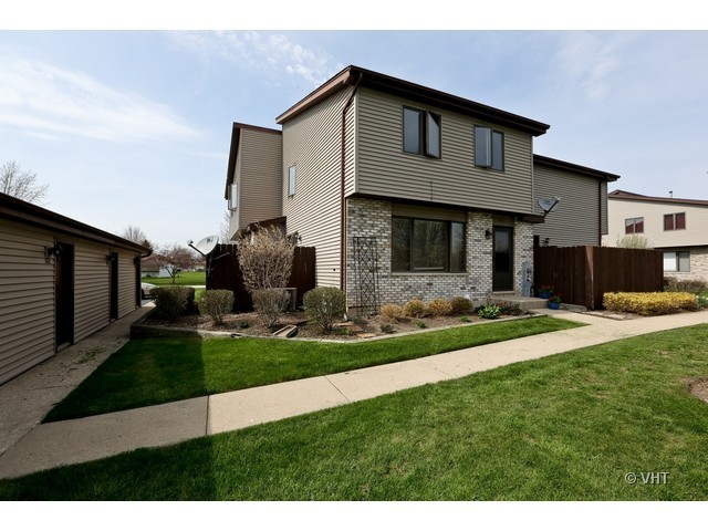 322 Circlegate Road, Unit 322 New Lenox, IL 60451 - Photo 1 of 10