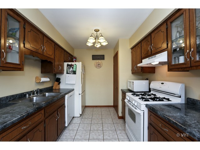 322 Circlegate Road, Unit 322 New Lenox, IL 60451 - Photo 3 of 10