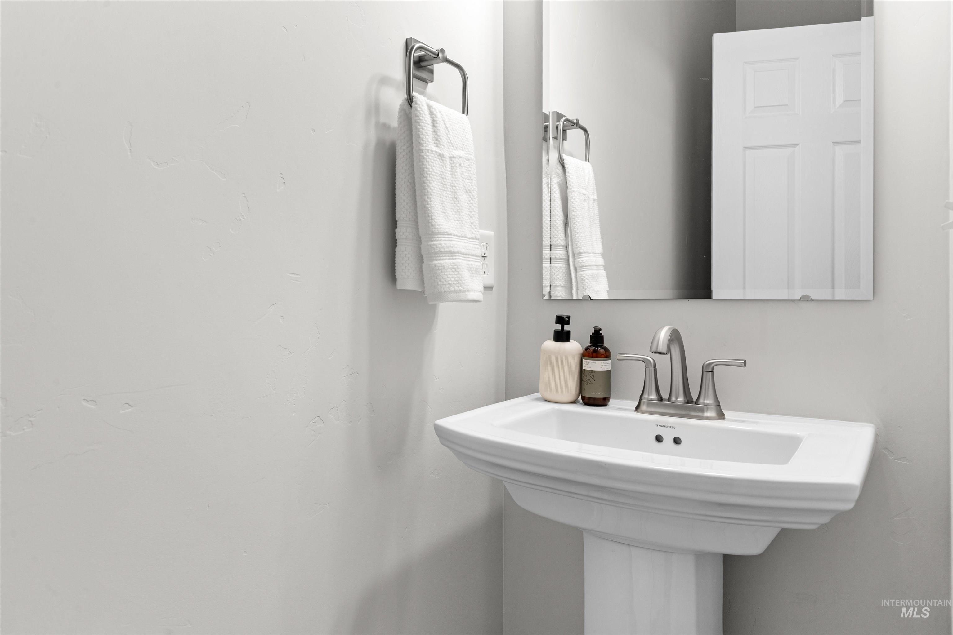 2526 West Fallon Loop Nampa, ID 83651 - Photo 20 of 32 Bathroom with a sink
