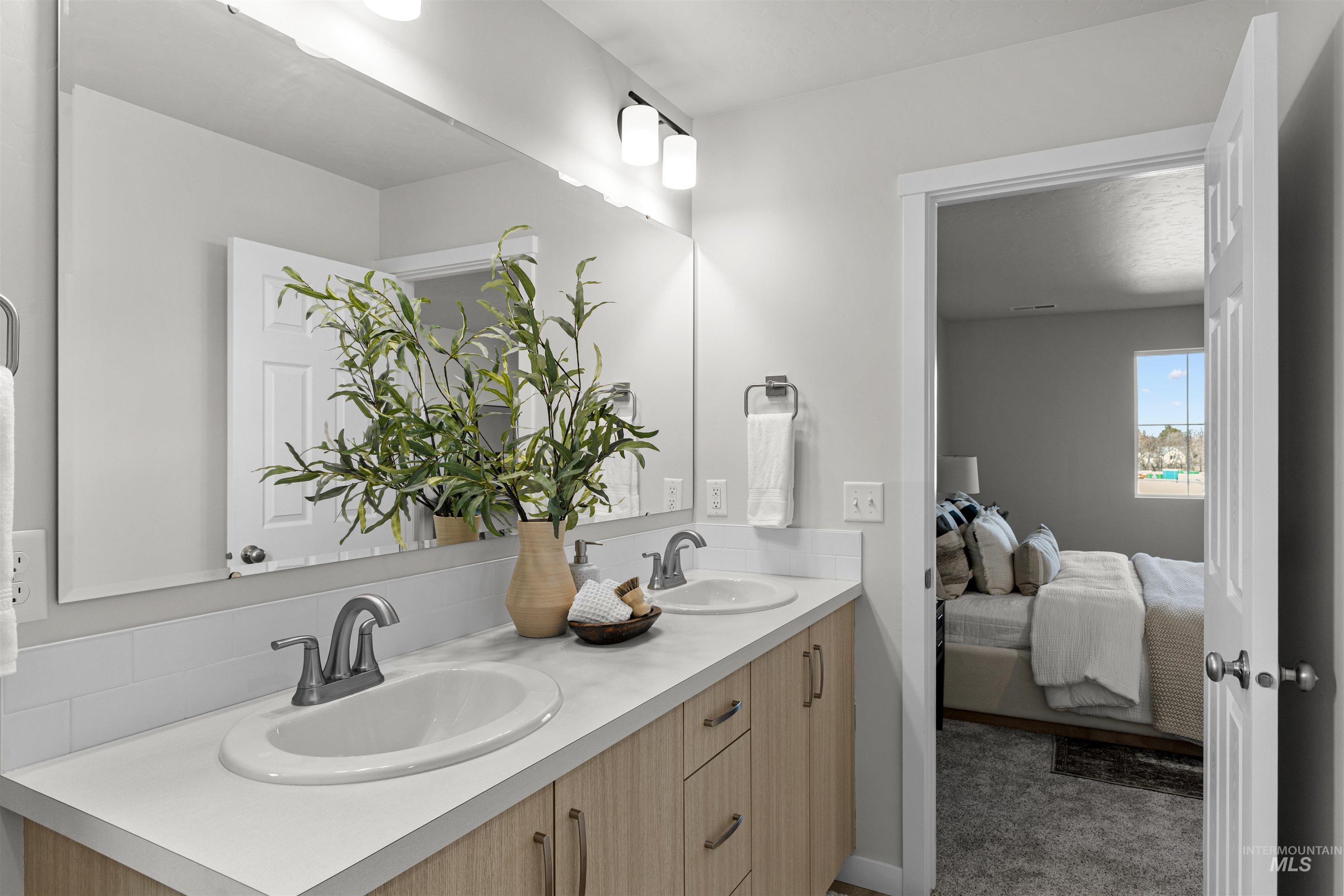 2526 West Fallon Loop Nampa, ID 83651 - Photo 32 of 32 Full bath featuring double vanity, ensuite bath, and light carpet