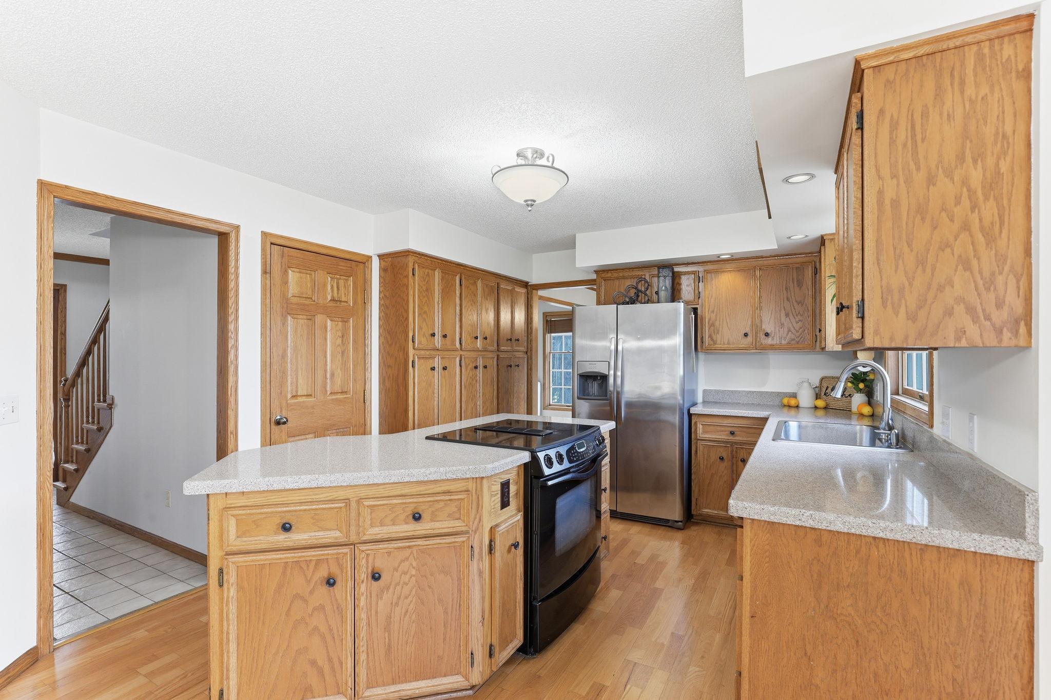 455 Highpoint Curve Maplewood, MN 55119 - Photo 11 of 44