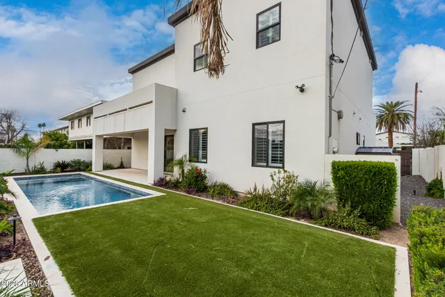 a view of outdoor space yard and patio