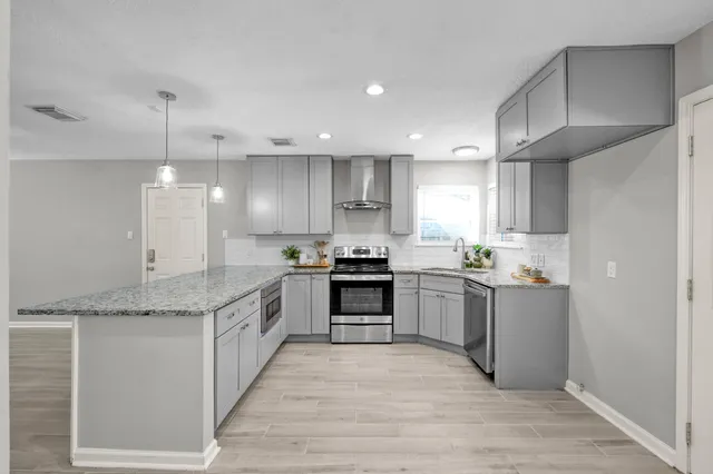 $2,100 | 8226 Autumn Willow Drive, Tomball, TX 77375