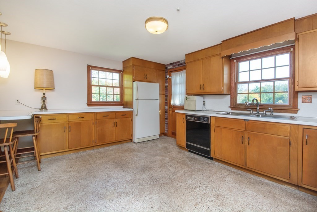 215 Langen Road Lancaster, MA 01523 - Photo 6 of 34