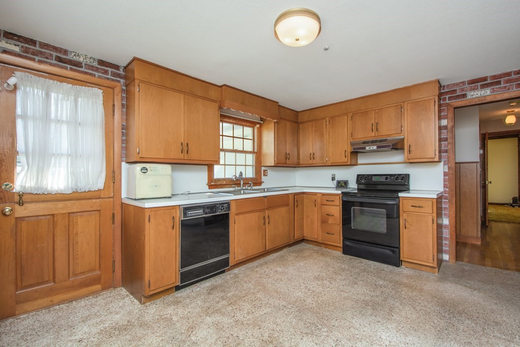 215 Langen Road Lancaster, MA 01523 - Photo 7 of 34