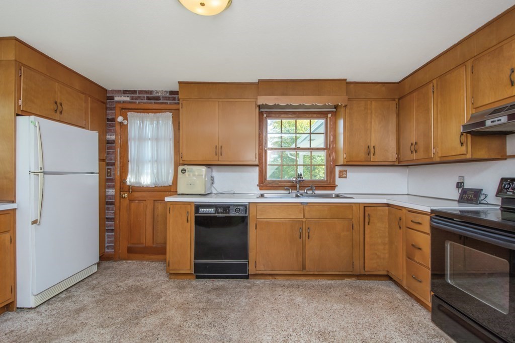 215 Langen Road Lancaster, MA 01523 - Photo 9 of 34