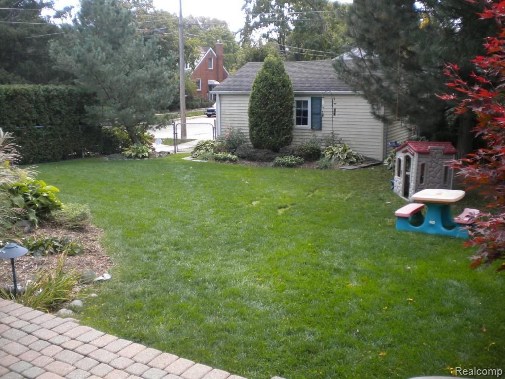 2598 Manchester Road Birmingham, MI 48009 - Photo 25 of 27 2598 Manchester Wolfe 052.jpg