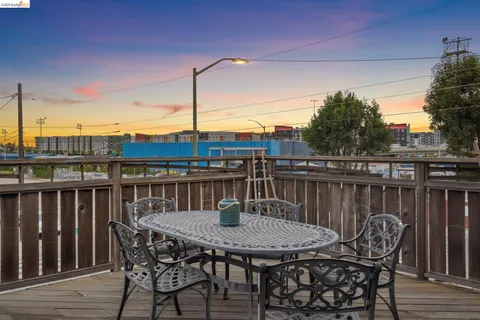 $525,000 | 530 East 8th Street, Unit 207, Oakland, CA 94606