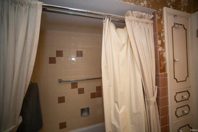 $249,900 | 2006 Prospect Avenue, Vincennes, IN 47591