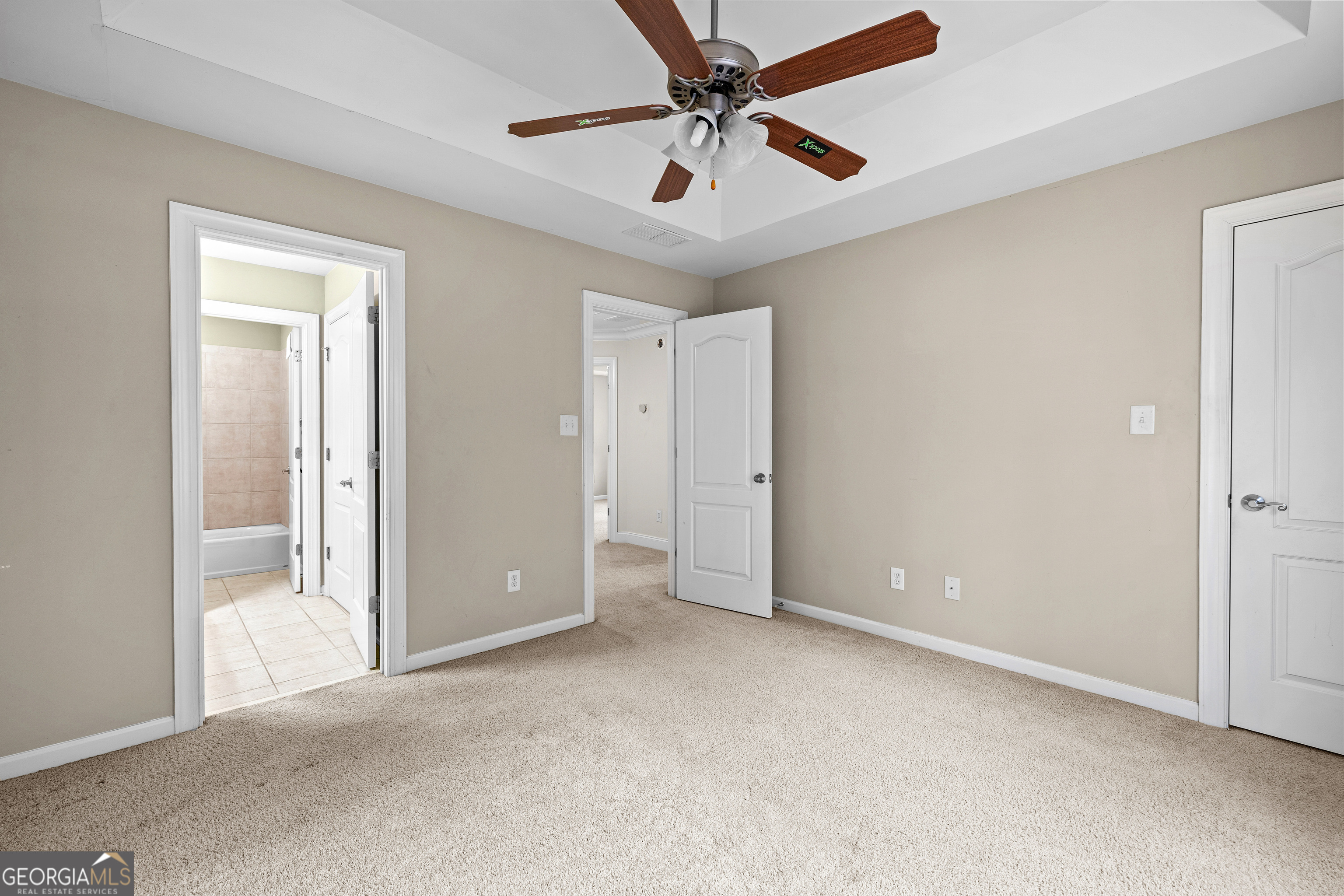 120 Shankhill Ridge Tyrone, GA 30290 - Photo 43 of 54 a view of an empty room and a ceiling fan