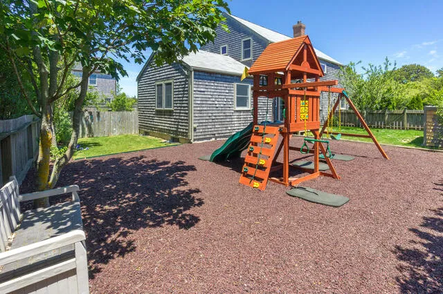 a view of a house with backyard