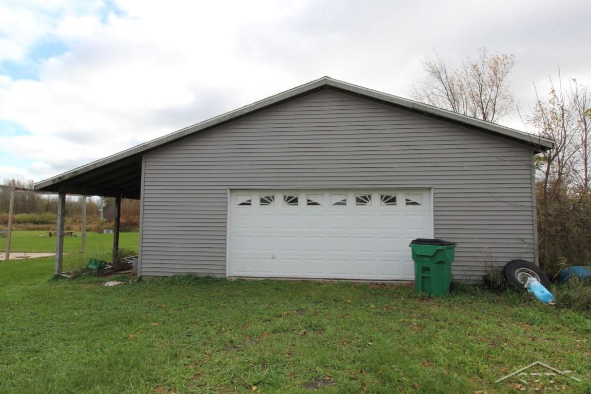 2491 Whites Beach Road Standish, MI 48658 - Photo 4 of 19 31399702-3.JPG