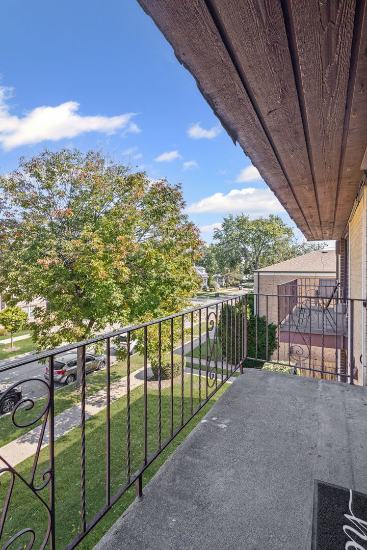 1279 Harding Avenue, Unit 3B Des Plaines, IL 60016 - Photo 15 of 15 a view of balcony with furniture