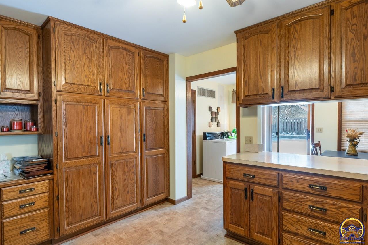 1038 Southwest Randolph Avenue Topeka, KS 66604 - Photo 11 of 46