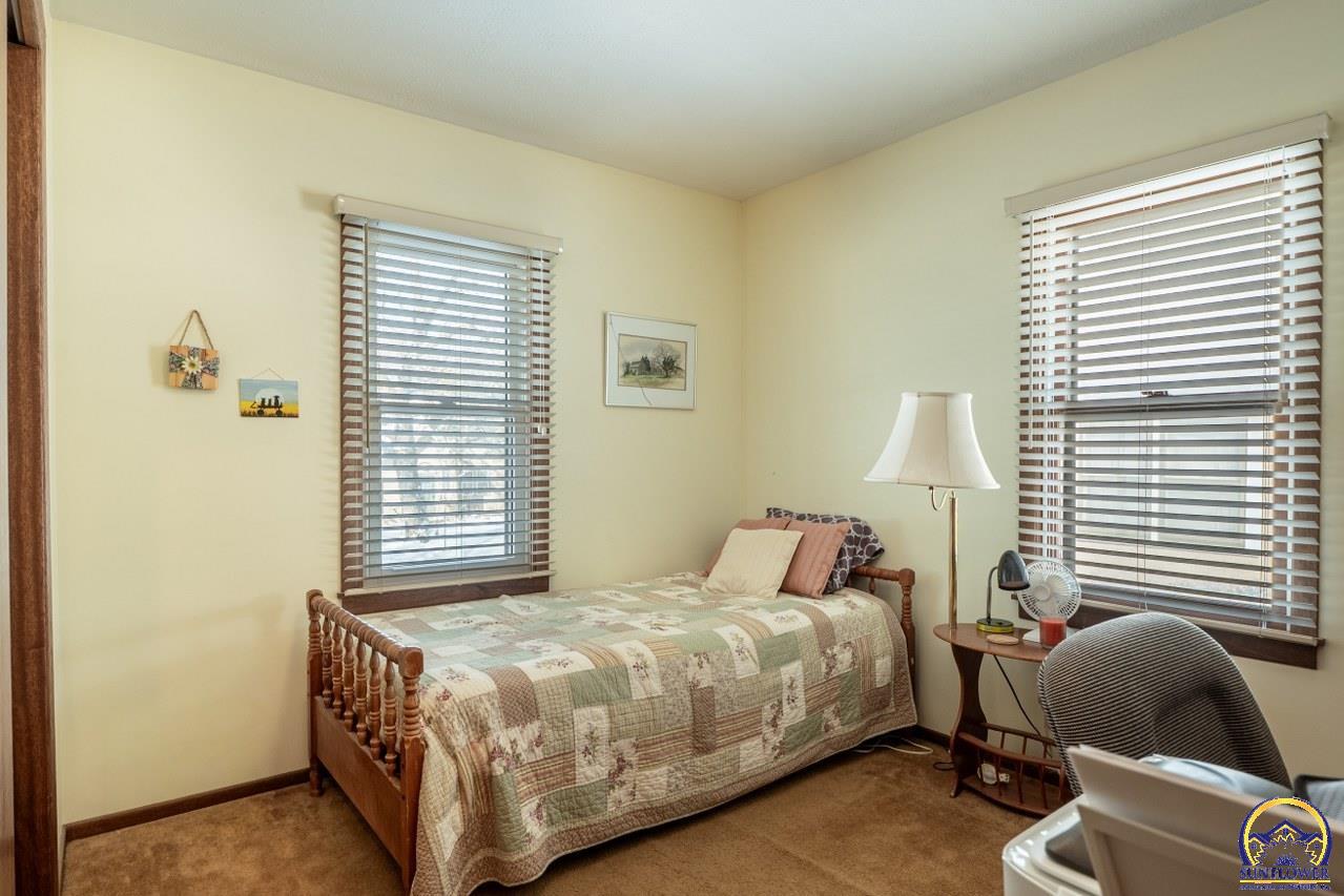 1038 Southwest Randolph Avenue Topeka, KS 66604 - Photo 15 of 46
