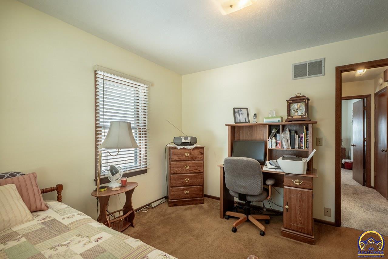 1038 Southwest Randolph Avenue Topeka, KS 66604 - Photo 16 of 46