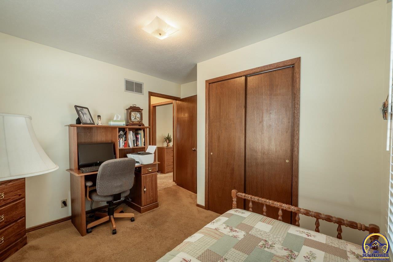 1038 Southwest Randolph Avenue Topeka, KS 66604 - Photo 17 of 46