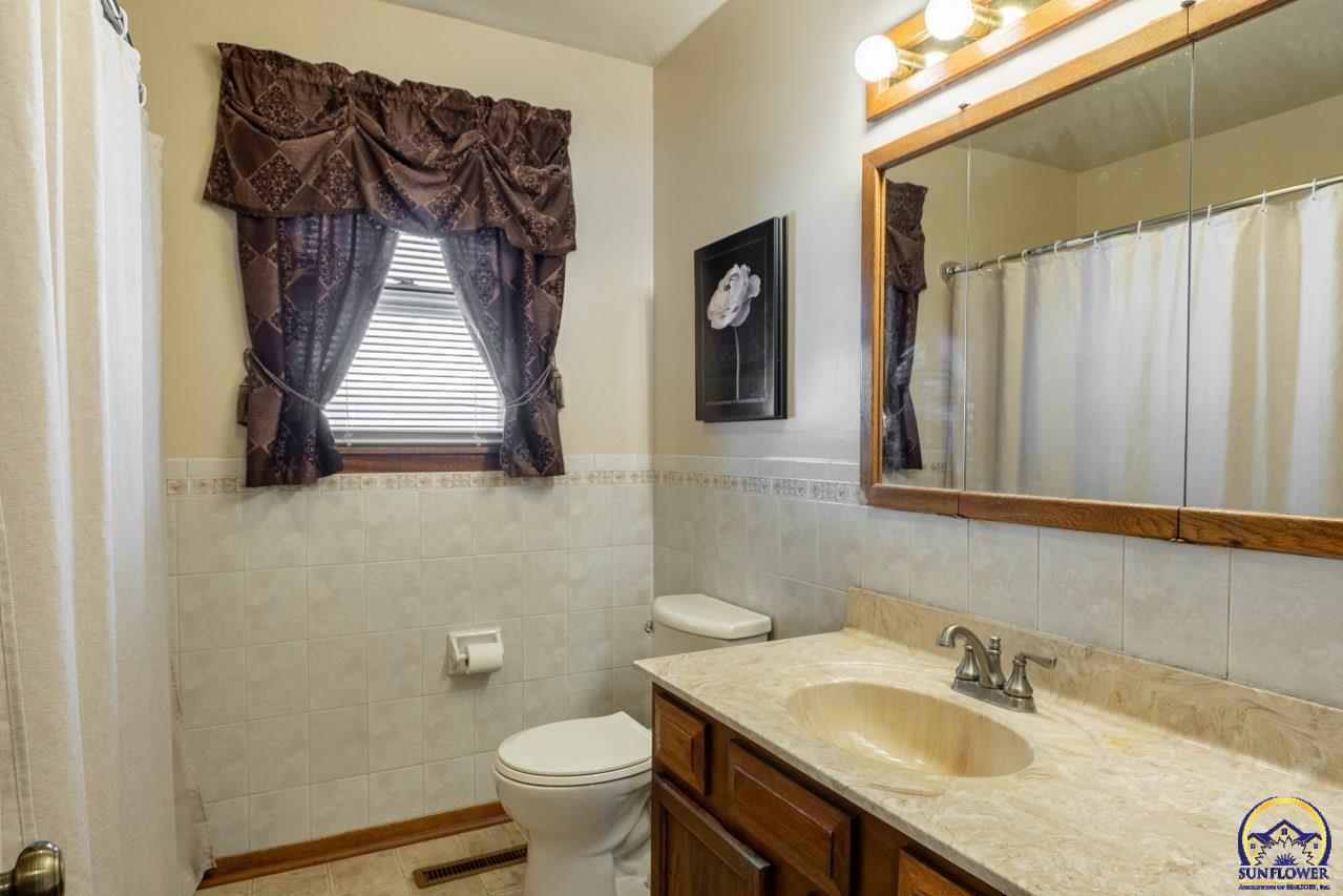 1038 Southwest Randolph Avenue Topeka, KS 66604 - Photo 21 of 46