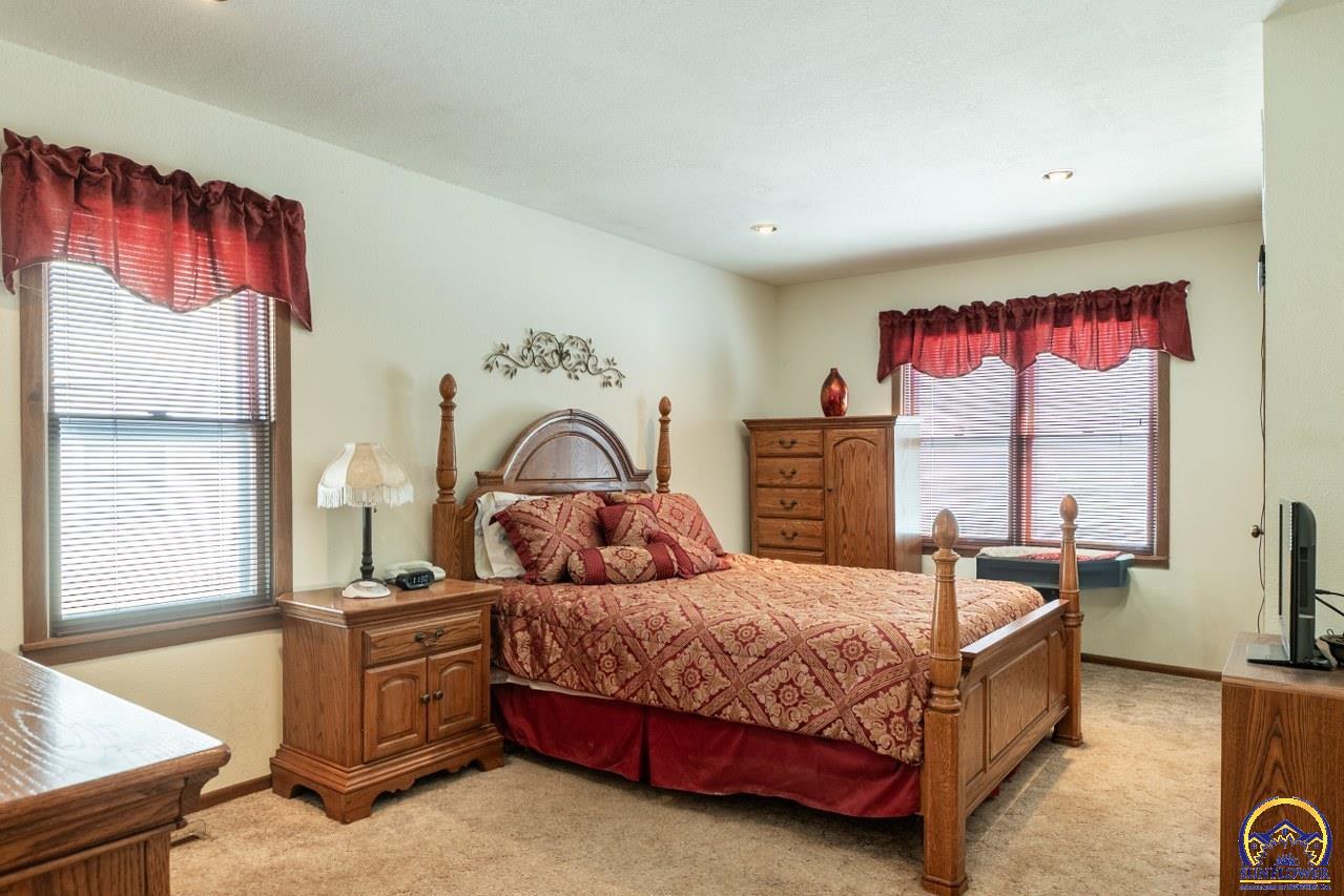 1038 Southwest Randolph Avenue Topeka, KS 66604 - Photo 22 of 46
