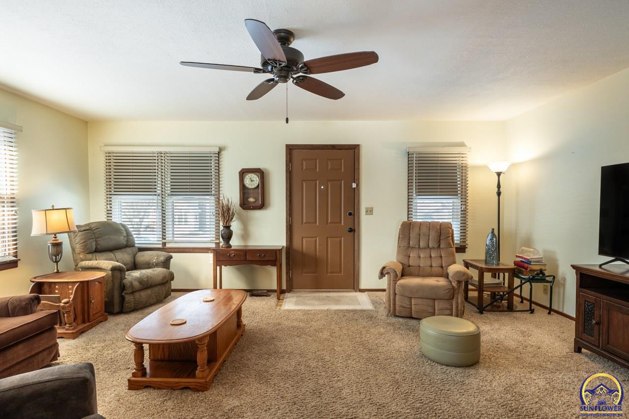 1038 Southwest Randolph Avenue Topeka, KS 66604 - Photo 3 of 46