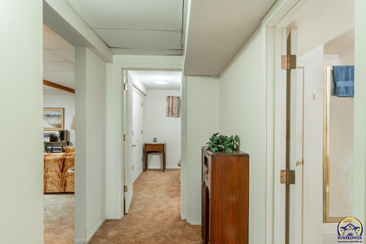 1038 Southwest Randolph Avenue Topeka, KS 66604 - Photo 34 of 46