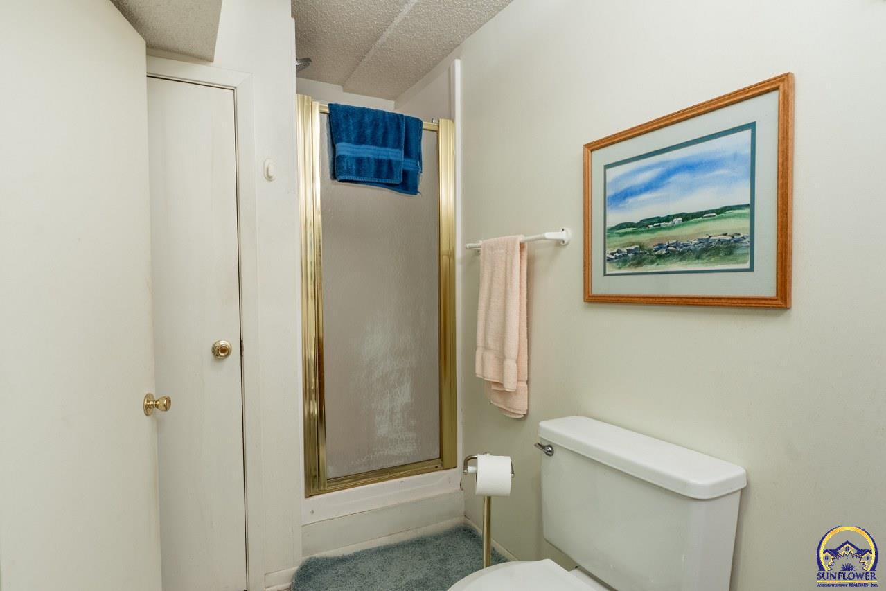 1038 Southwest Randolph Avenue Topeka, KS 66604 - Photo 35 of 46