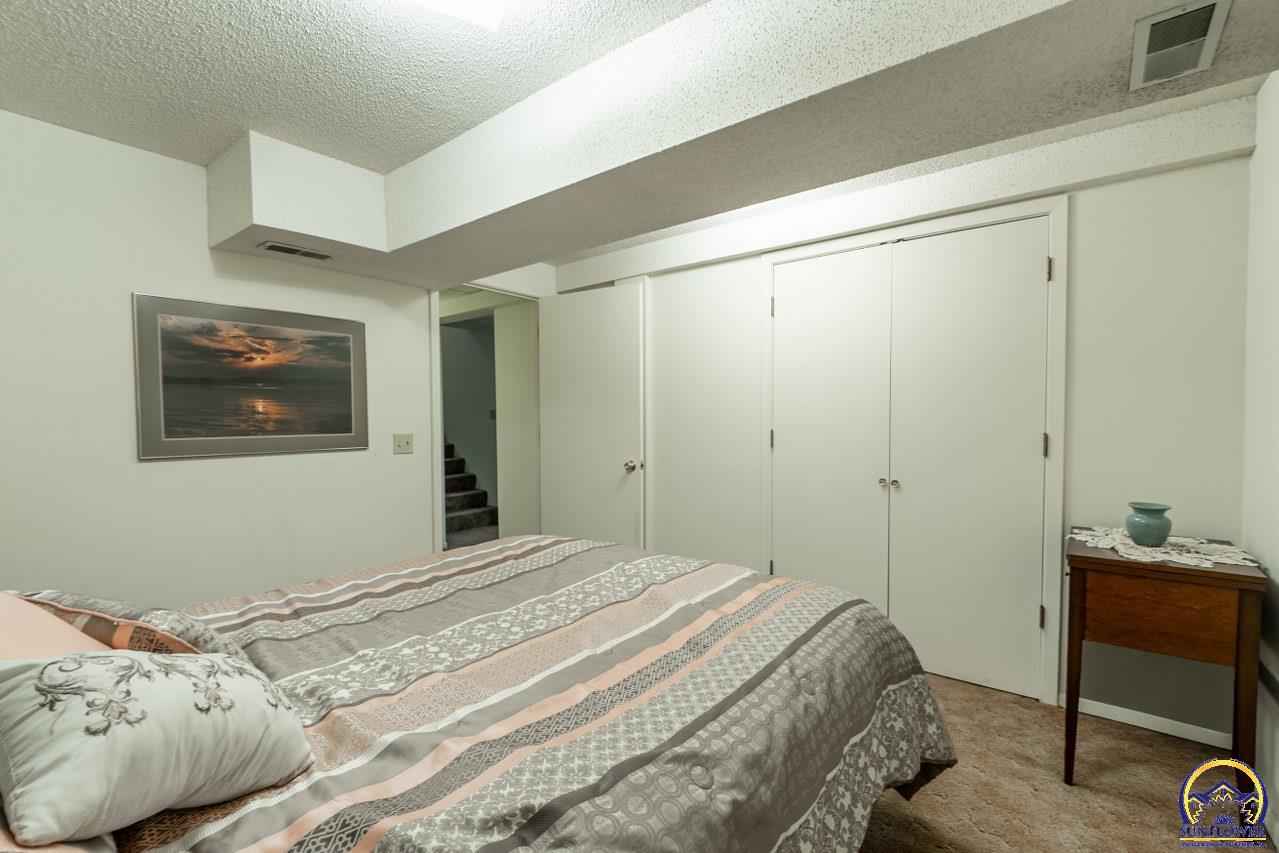 1038 Southwest Randolph Avenue Topeka, KS 66604 - Photo 38 of 46