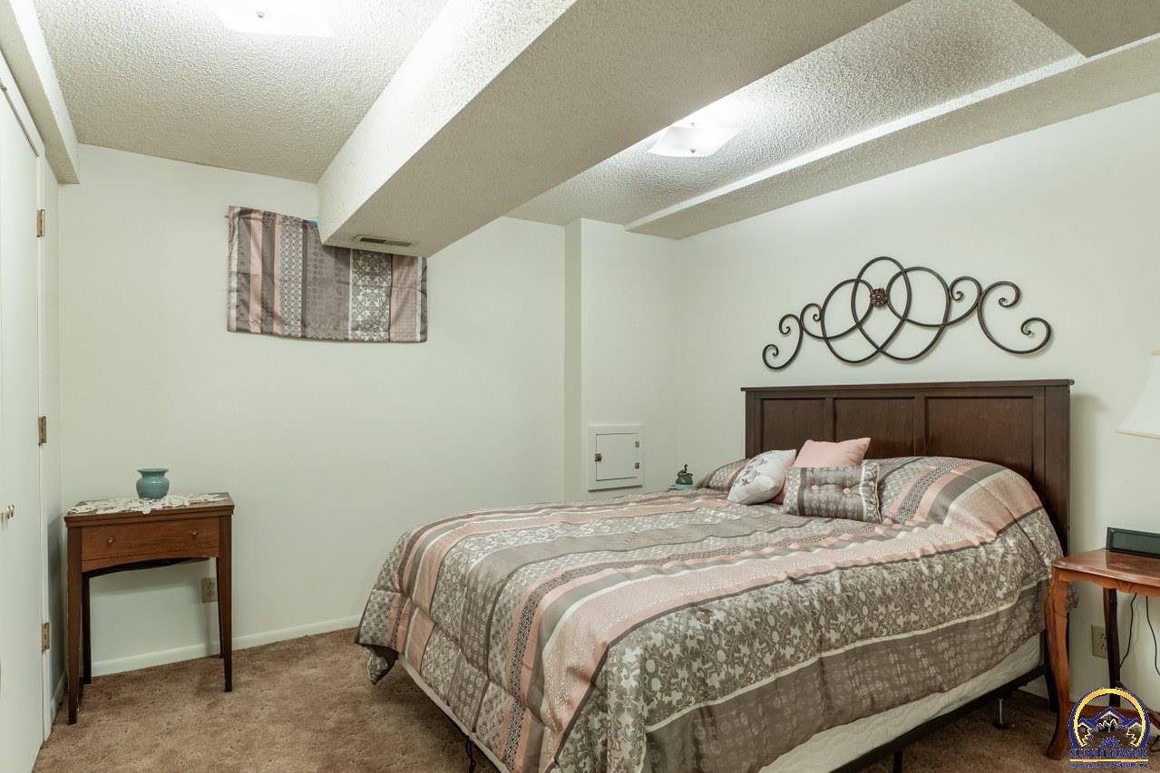 1038 Southwest Randolph Avenue Topeka, KS 66604 - Photo 39 of 46