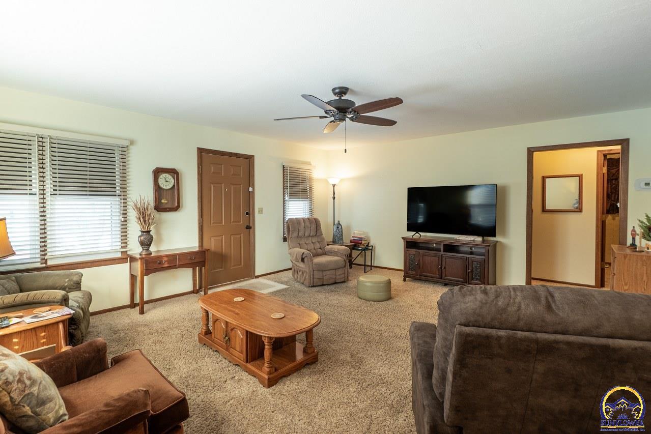 1038 Southwest Randolph Avenue Topeka, KS 66604 - Photo 4 of 46