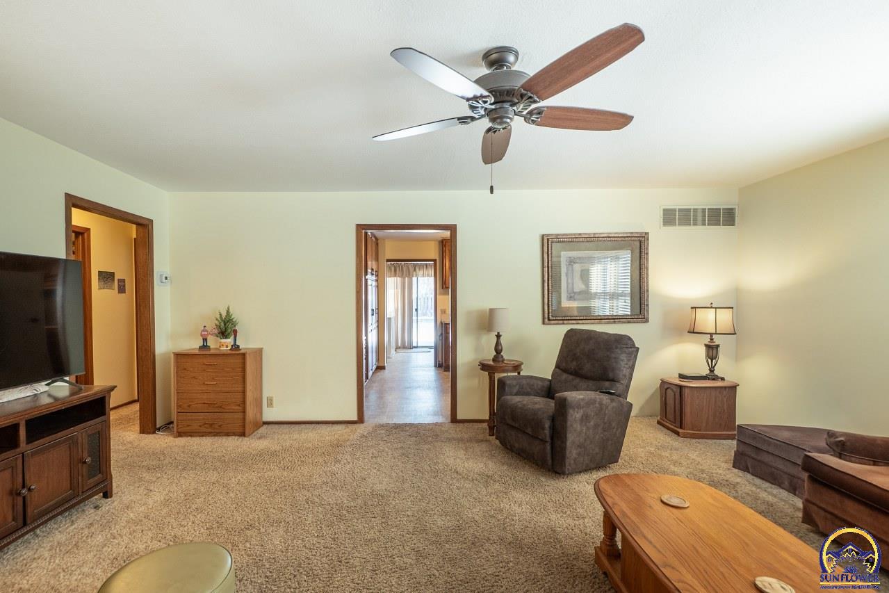 1038 Southwest Randolph Avenue Topeka, KS 66604 - Photo 5 of 46