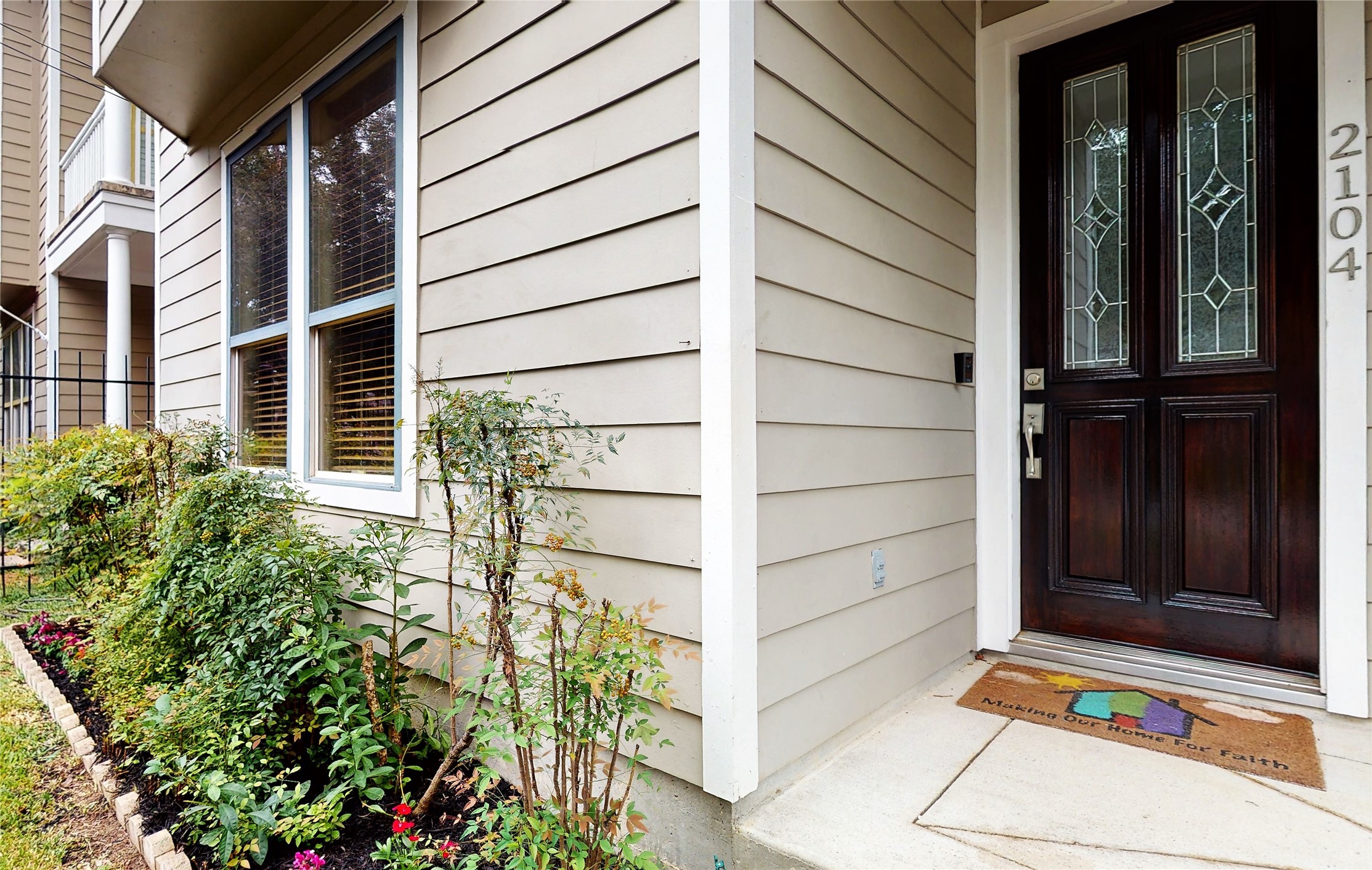 2104 State Street Houston, TX 77007 - Photo 31 of 41 Front door entrance.
