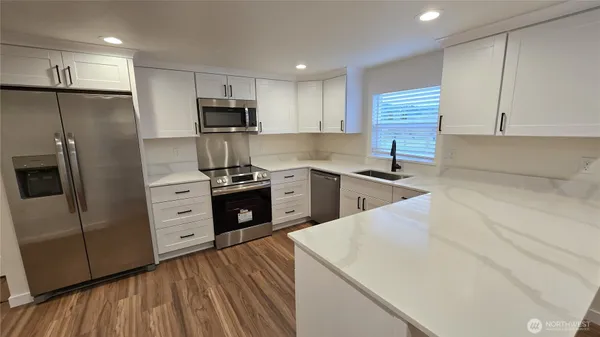 $2,250 | 31721 West Commercial Street, Unit A, Carnation, WA 98014