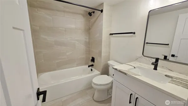 $2,250 | 31721 West Commercial Street, Unit A, Carnation, WA 98014