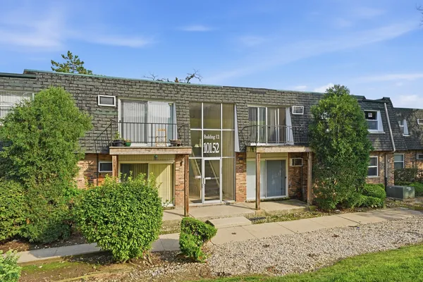 $179,000 | 10152 South 84th Terrace, Unit 12309, Palos Hills, IL 60465