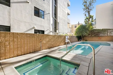 $599,000 | 10966 Rochester Avenue, Unit 6B, Los Angeles, CA 90024