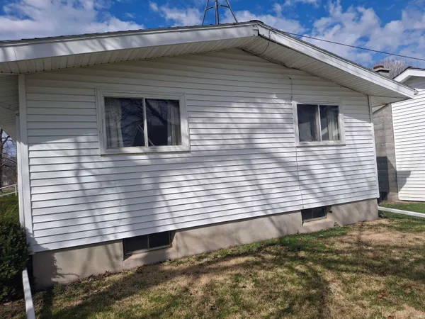 615 South Hamsher Street, Garrett, IN 46738