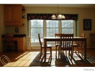 35565 Tall Pine Road Farmington, MI 48335 - Photo 7 of 19 Bright and Open Eat In Kitchen