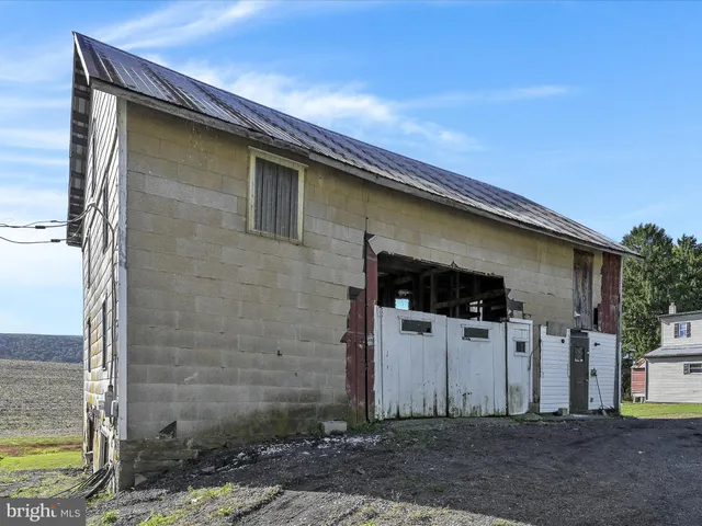 $219,000 | 722 East Mountain Road, Hegins, PA 17938