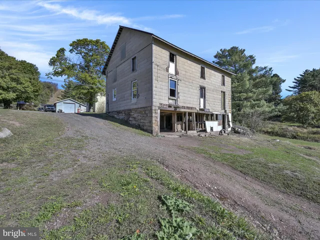 $219,000 | 722 East Mountain Road, Hegins, PA 17938