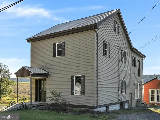 $219,000 | 722 East Mountain Road, Hegins, PA 17938