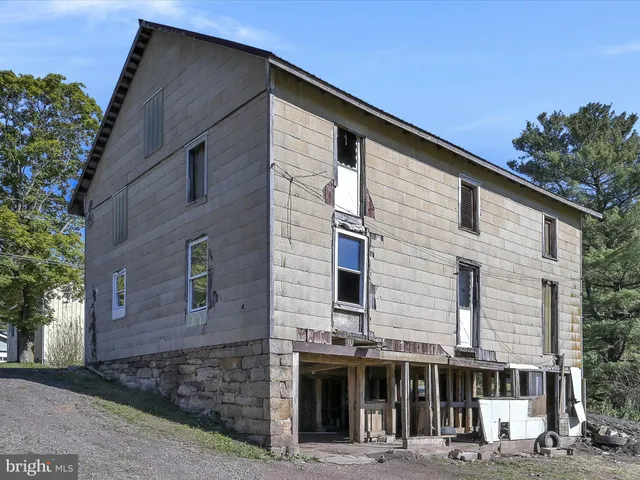 $219,000 | 722 East Mountain Road, Hegins, PA 17938