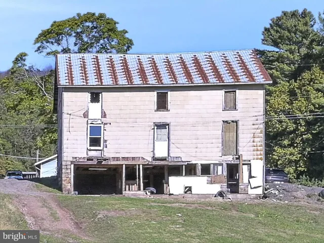 $219,000 | 722 East Mountain Road, Hegins, PA 17938