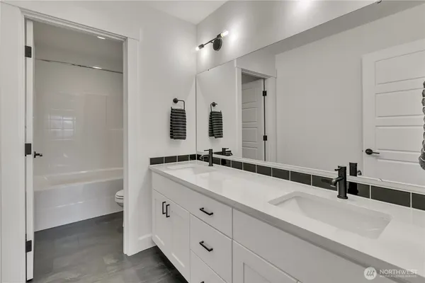 $899,990 | 6106 232nd Avenue East, Buckley, WA 98321