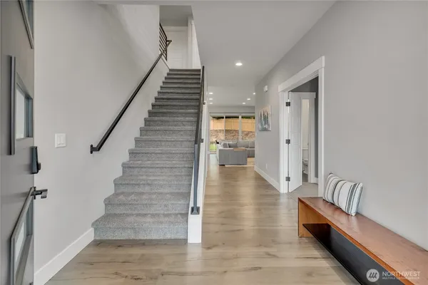 $899,990 | 6106 232nd Avenue East, Buckley, WA 98321