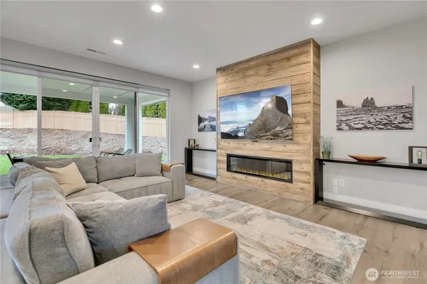 $899,990 | 6106 232nd Avenue East, Buckley, WA 98321